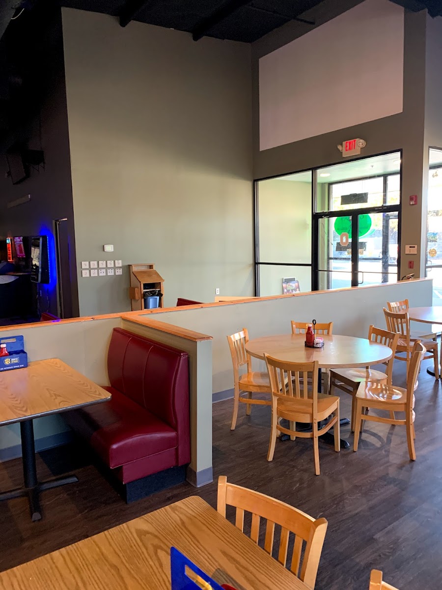 Greenies Restaurant And Bar - Family-Friendly Bar & Grill in Milford